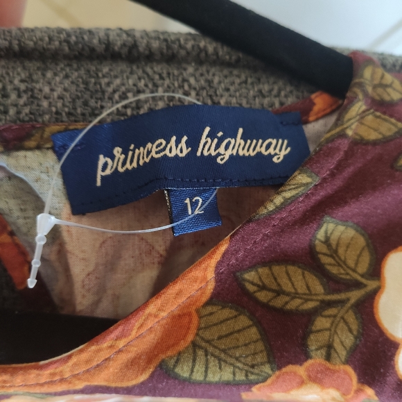 Princess Highway Floral Dress - Picture 3 of 3